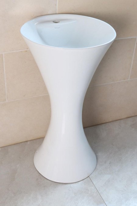 مغسل سيراميك مع عمود – تصميم مخروطي أنيق